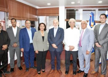 Dueños de clínicas piden incluirlos en discusión de reforma fiscal