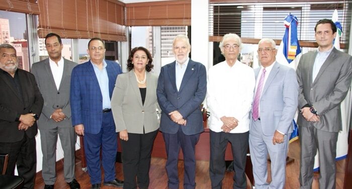 Dueños de clínicas piden incluirlos en discusión de reforma fiscal