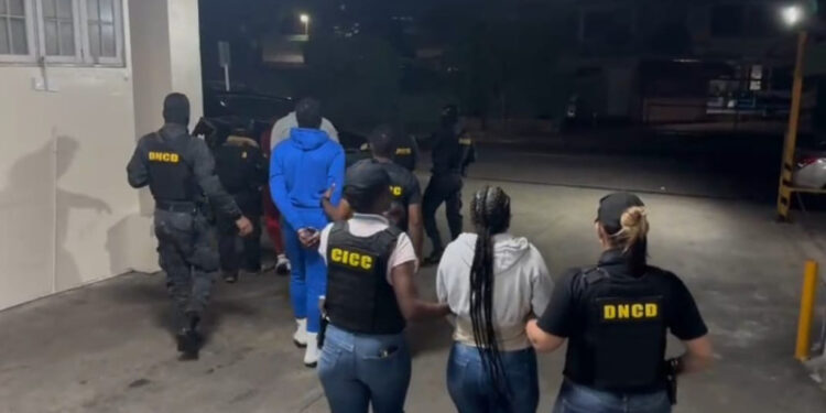 Con sus panzas llenas de drogas arrestan extranjeros