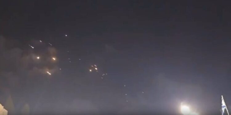 Ejército iraní amenaza a Israel si responde ofensiva