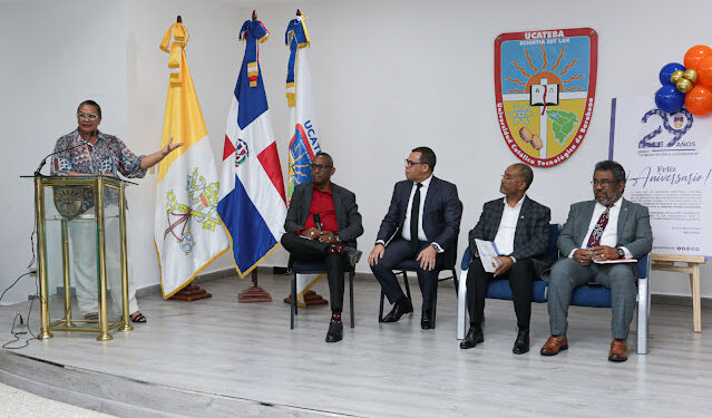 De La Cruz participa en panel sobre Derecho Constitucional