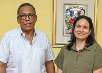 Director de Comedores recibe visita directora PMA en RD