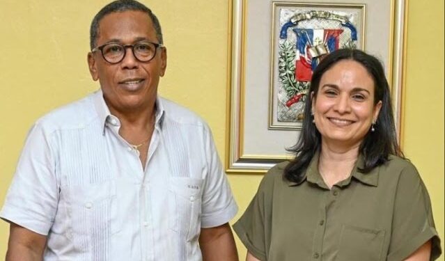 Director de Comedores recibe visita directora PMA en RD