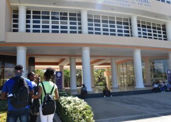 Exhortan estudiantes a votar tranquilos en elecciones