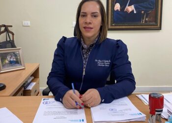 Directora Hospital Jaime Mota paga incentivos al personal