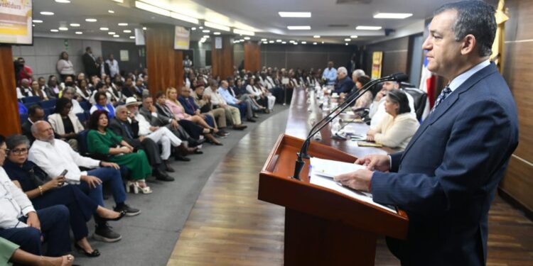 Miembros de partidos se especializan en administración electoral