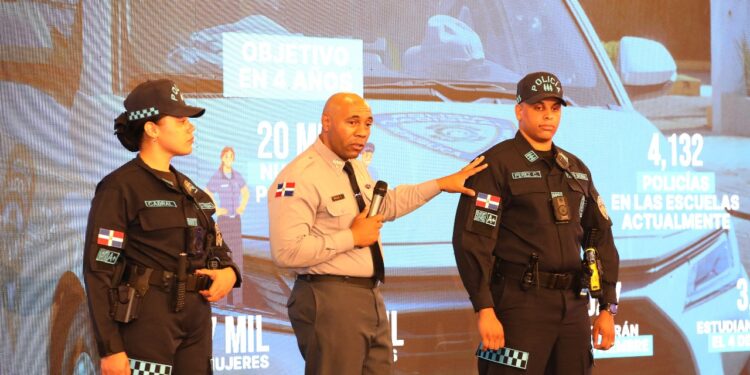 Policías «estrenarán» uniforme