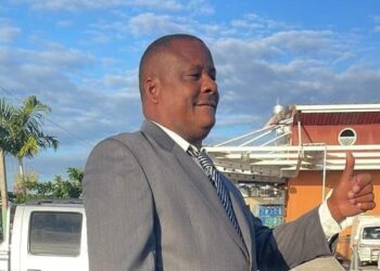 Padre e hijo mueren en choque de camión y bus de Caribe Tours