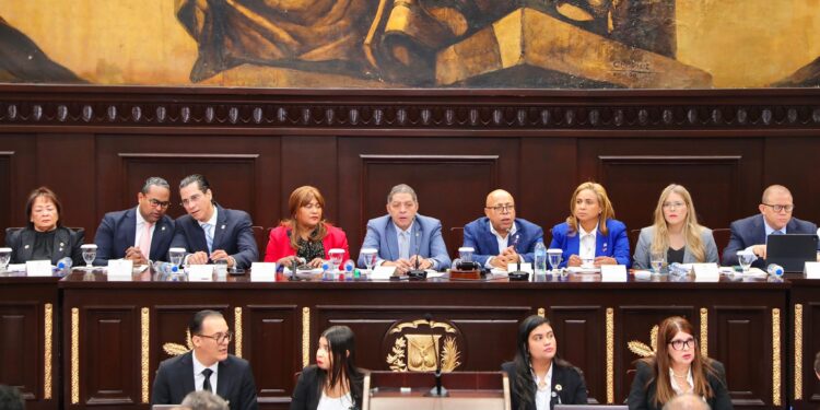 Vistas públicas sobre reforma fiscal «echaba chispa» en el congreso