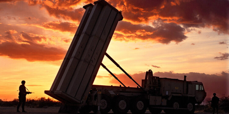 EE.UU. despliega destructores, cazas y bombarderos en Oriente Medio