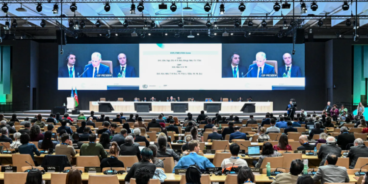 La COP29 acuerda que los países ricos aporten 300.000 millones de dólares al Sur Global