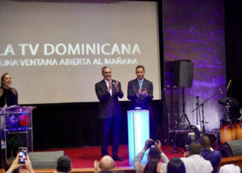 Abinader da inicio a la televisión digital