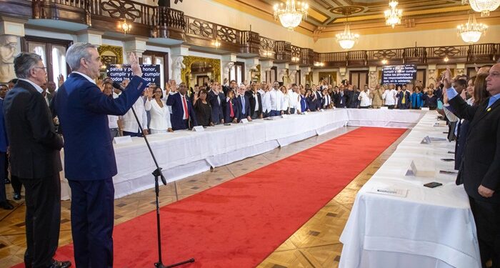 Abinader juramenta comités de apoyo a reforma penitenciaria