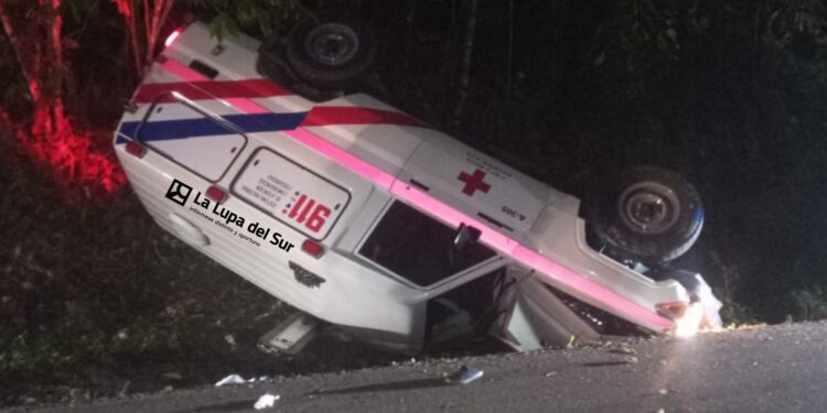 Conductor de ambulancia del 911 se accidente en Polo