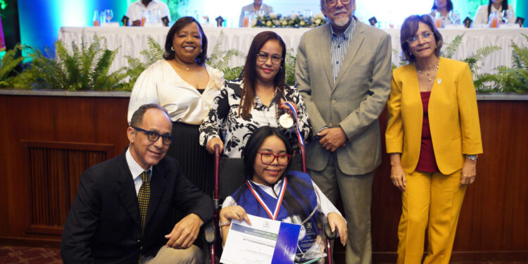 Cenapec gradúa 852 Bachilleres