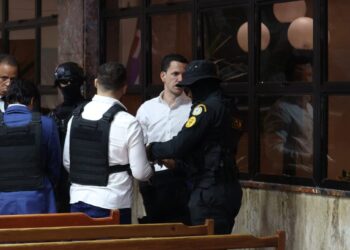 Varían prisión a «Camaleones»