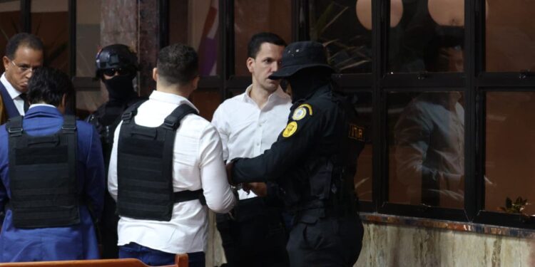 Varían prisión a «Camaleones»