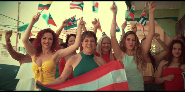 Izis La Enfermera de la Salsa y su Nueva Canción: «Mujer Latina»