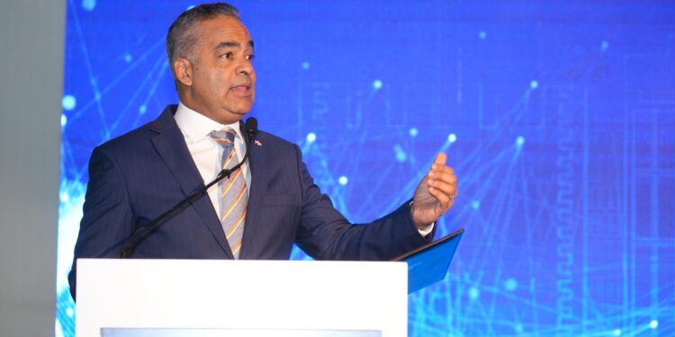 Ministro destaca importancia de almacenar energía para integrar renovables y suplir demanda