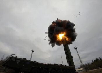 Moscú lanza misil balístico hipersónico en Kiev