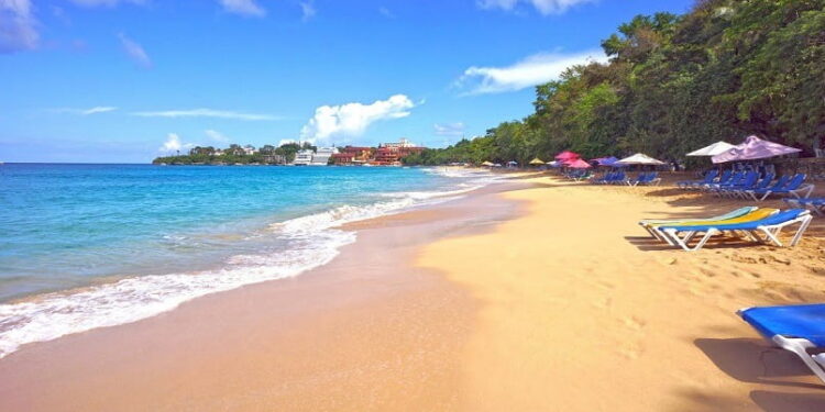 Por fuerte oleaje «cierran» playas en Puerto Plata