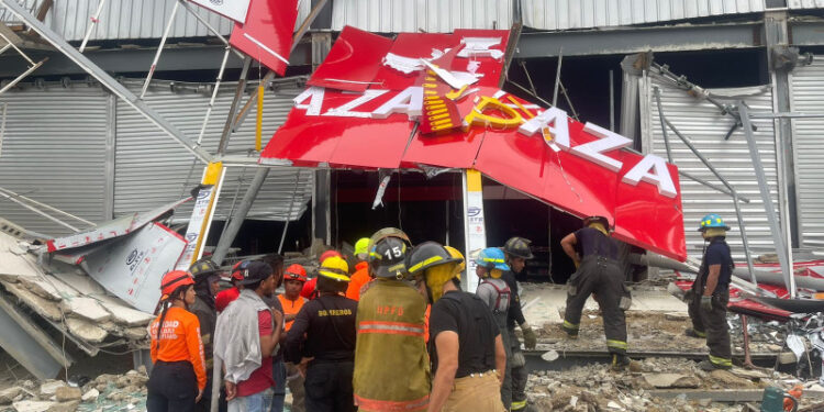 Varios heridos al «desplomarse» plaza en Santiago