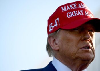 Jueza desestima casos contra Trump