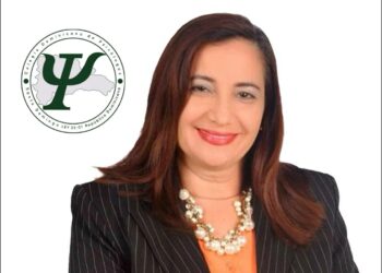 Psicólogos logran aumento de sueldo de 25 %