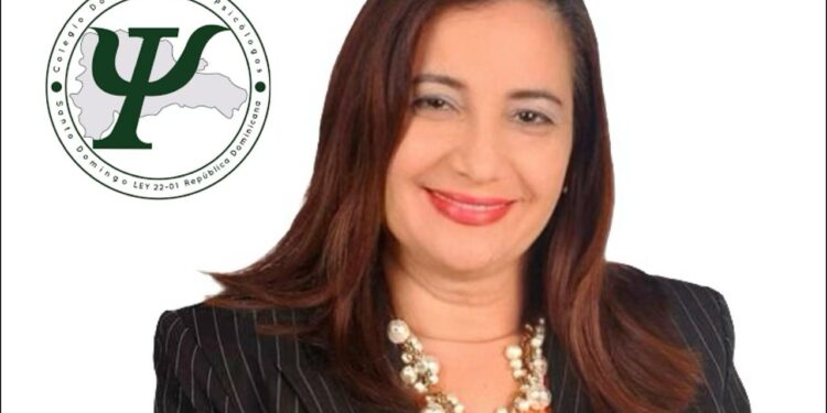 Psicólogos logran aumento de sueldo de 25 %