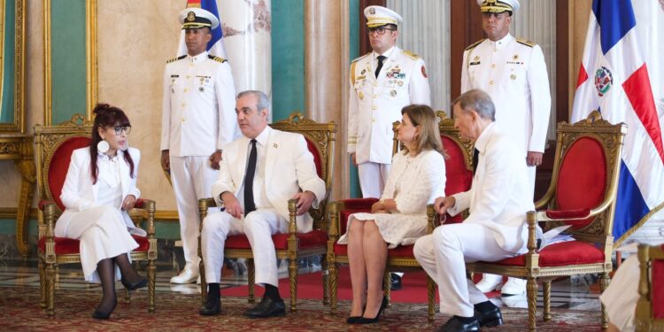 Embajadores presentan credenciales