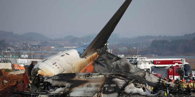 Siniestro aéreo deja 85 fallecidos en Corea del Sur