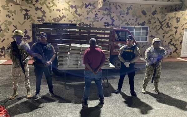 Incauta pacas de marihuana en Pedernales