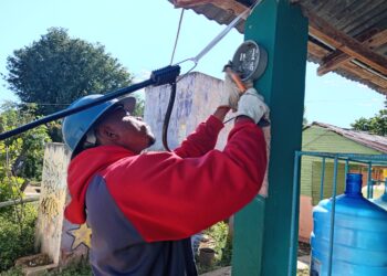 Edesur regulariza clientes y desmantela conexiones ilegales en el Sur