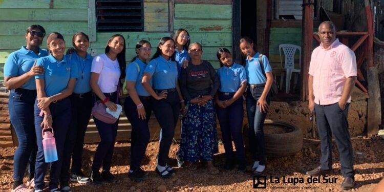 Politécnico Cristo Rey apoya a familias de Pueblo Nuevo