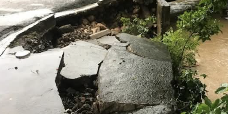 Al menos 7,205 desplazados y 1,441 casas afectas