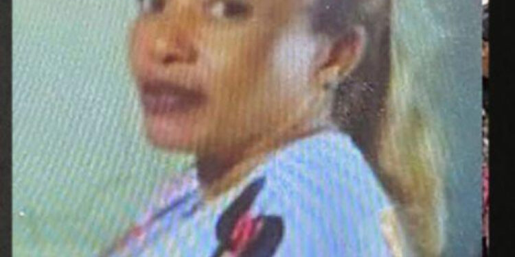 José Joaquín «asesina» a Magaly a machetazos