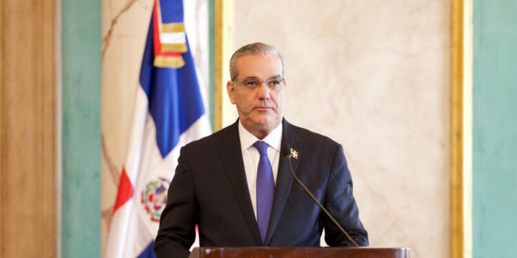 Abinader se pone al lado de González Urrutia