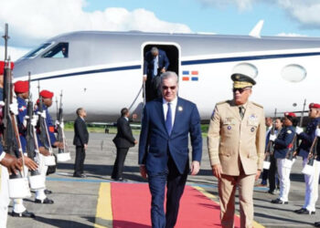 Abinader regresa de Puerto Rico