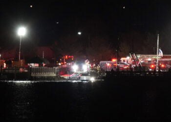 Suspenden vuelos por accidente aéreo en los Estados Unidos