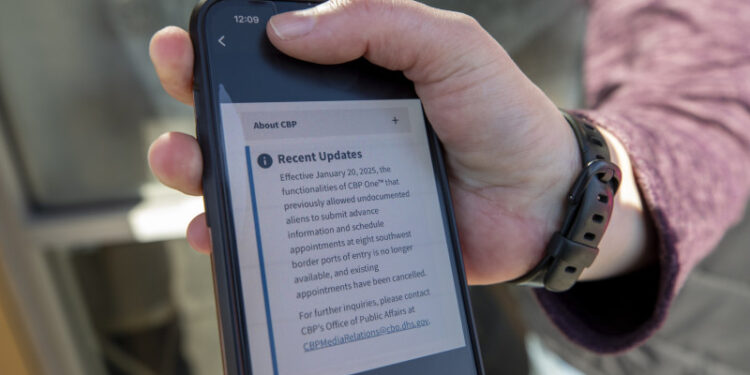 Aplicación permitía a migrantes ingresar a EEUU ya no funciona