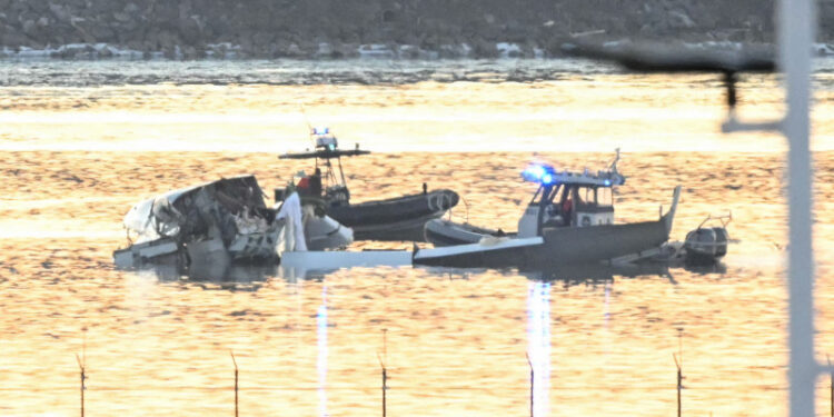 Sin esperanza de sobrevivientes en siniestro de avión