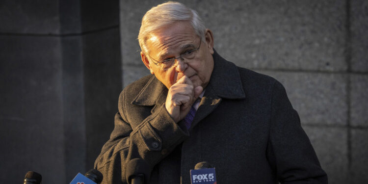 Senador Menéndez condenado a 11 años de prisión