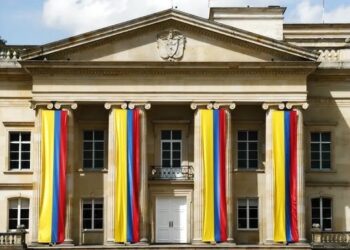 Colombia recibirá nacionales de EEUU, pero con dignidad