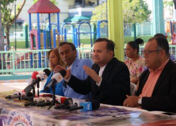 Derecha venezolana ataca desde RD gobierno de su país