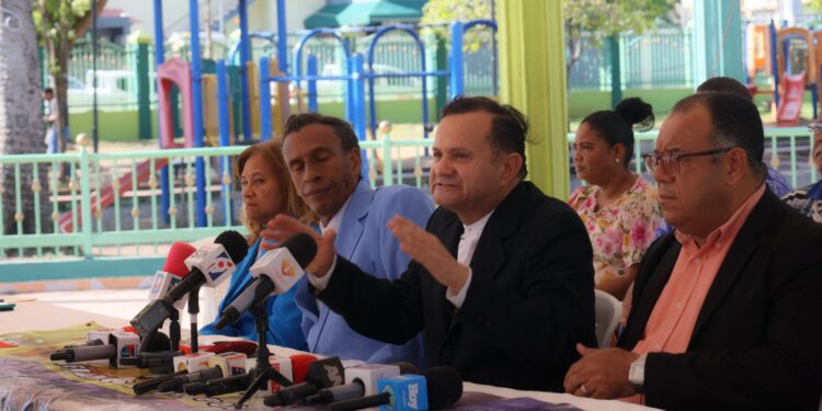 Derecha venezolana ataca desde RD gobierno de su país