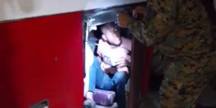 Ejército intercepta autobús con 24 extranjeros en San Juan