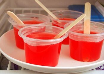 ¿Cómo ayuda la gelatina a producir colágeno natural y qué cantidad puedo comer por día?