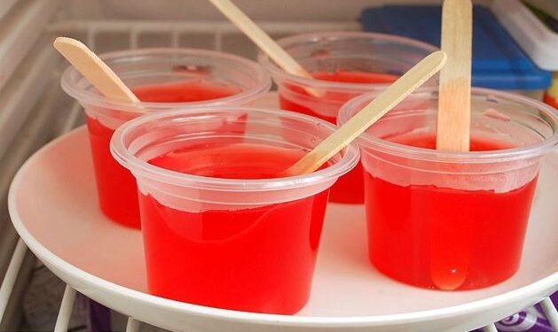 ¿Cómo ayuda la gelatina a producir colágeno natural y qué cantidad puedo comer por día?