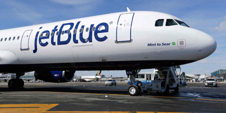 Multan con 2 millones de dólares a JetBlue