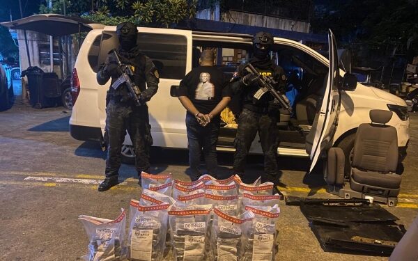 Ocupan 100 paquetes de cocaína en SDE